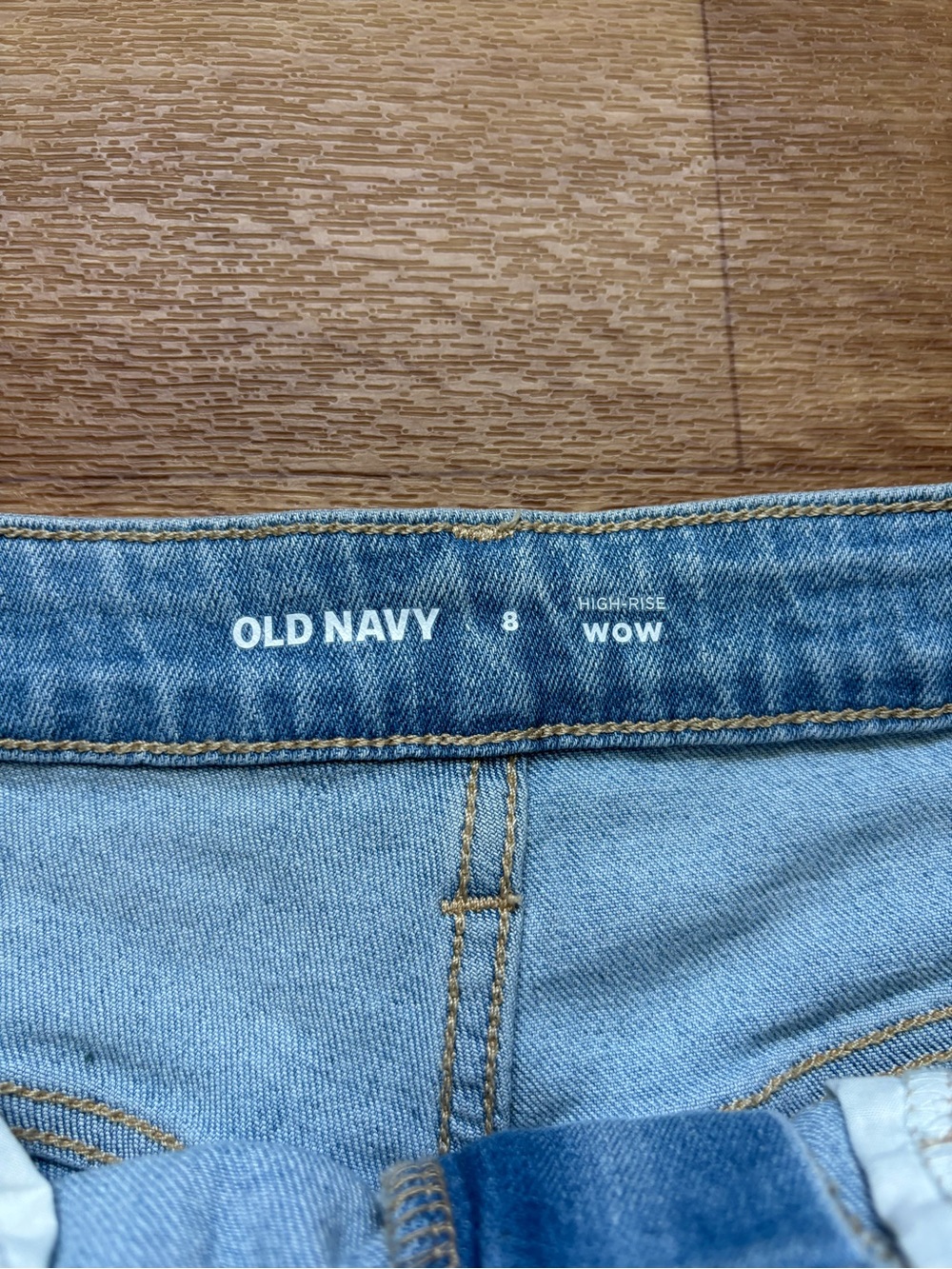 Old Navy Light Blue Denim Roll-Cuff Women's Shorts - Picture 4 of 9